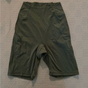 bamboo and monarch print buff bunny size small shorts